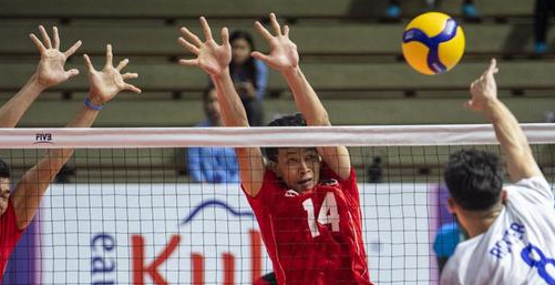 pemain-voli-yang-tertukar-posisi-saat-bertanding