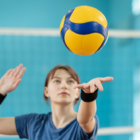 Cara Servis Bola Voli Agar Lawan Sulit Mengembalikan